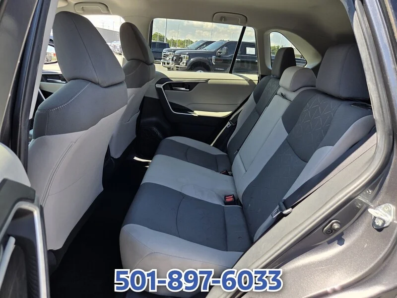 Used 2021 Magnetic Gray Metallic TOYOTA XLE FWD image 10