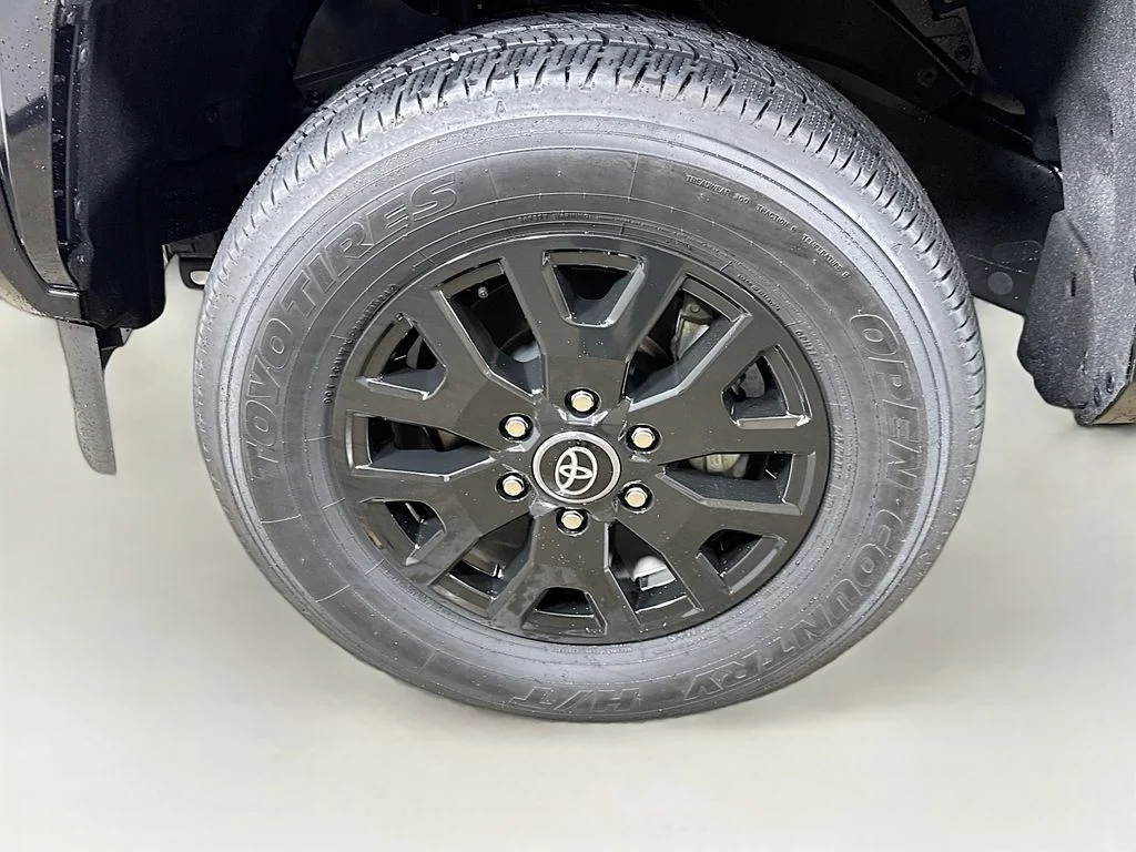 2025 Toyota Tacoma SR5 - Photo 37