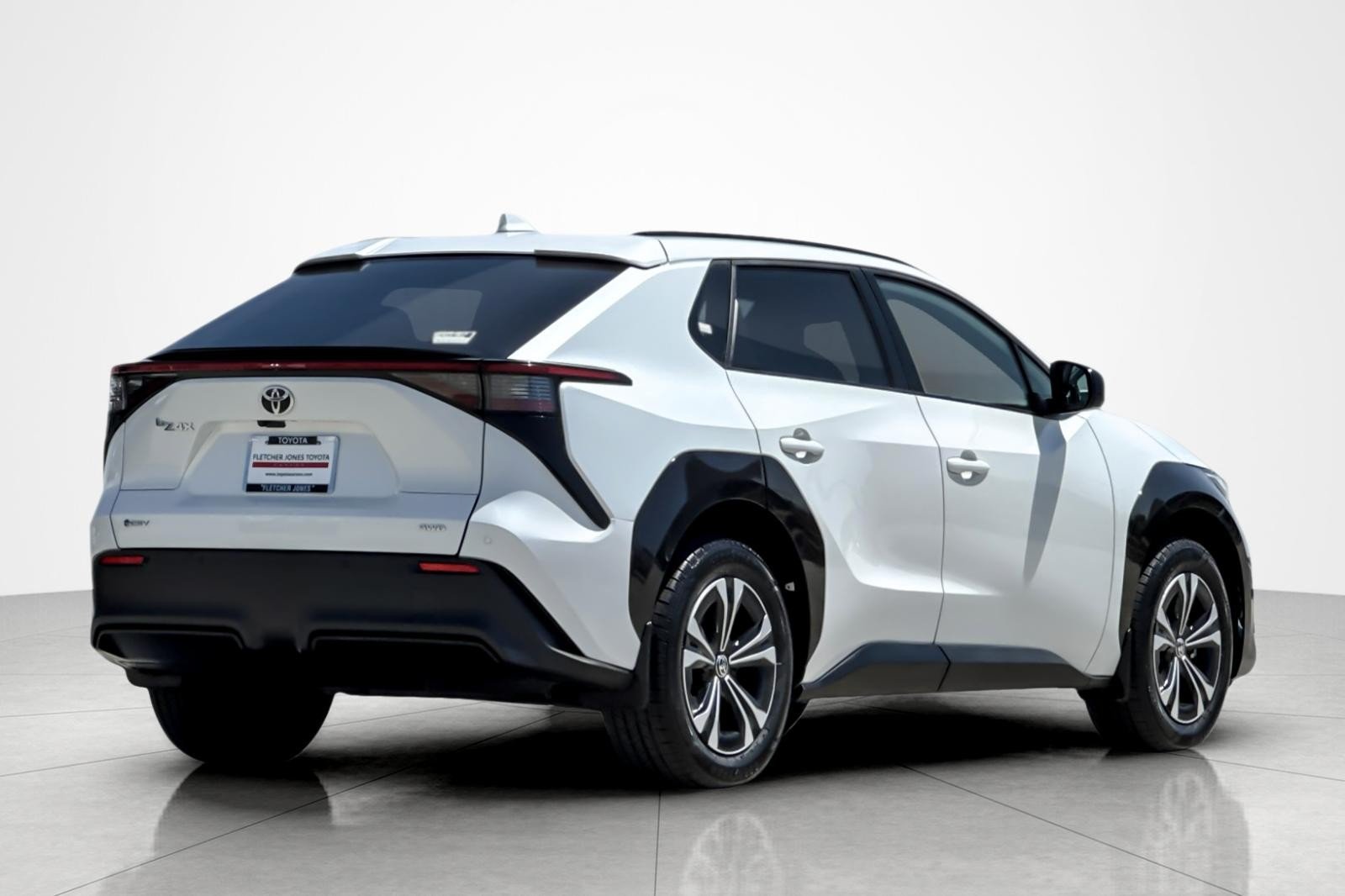 Certified Used 2024 Wind Chill Pearl Toyota XLE image 5