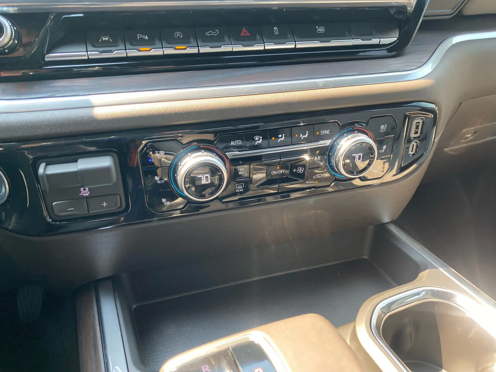 New 2026 Onyx Black GMC SLT image 18