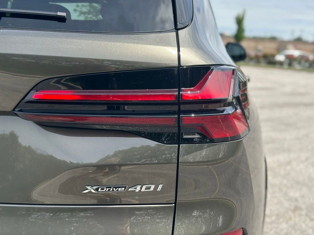 New 2026 Manhattan Green Metallic BMW xDrive40i image 12