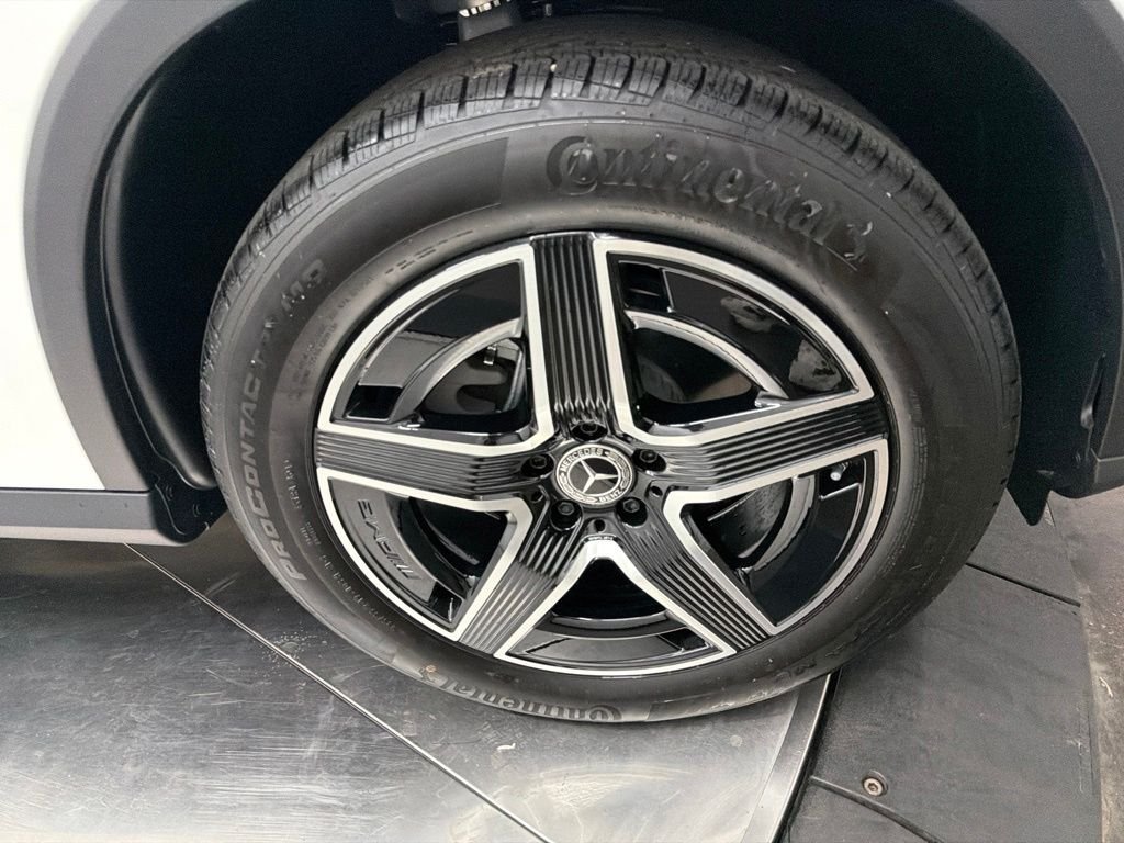 New 2027 Polar White Mercedes-Benz GLC 300 image 9