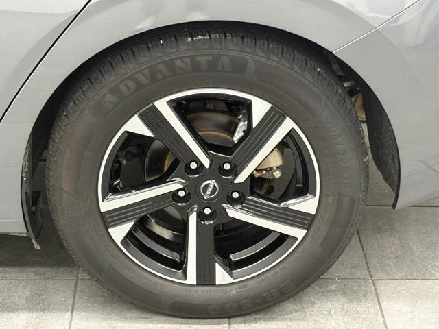 Used 2024 Gray Nissan SV image 7