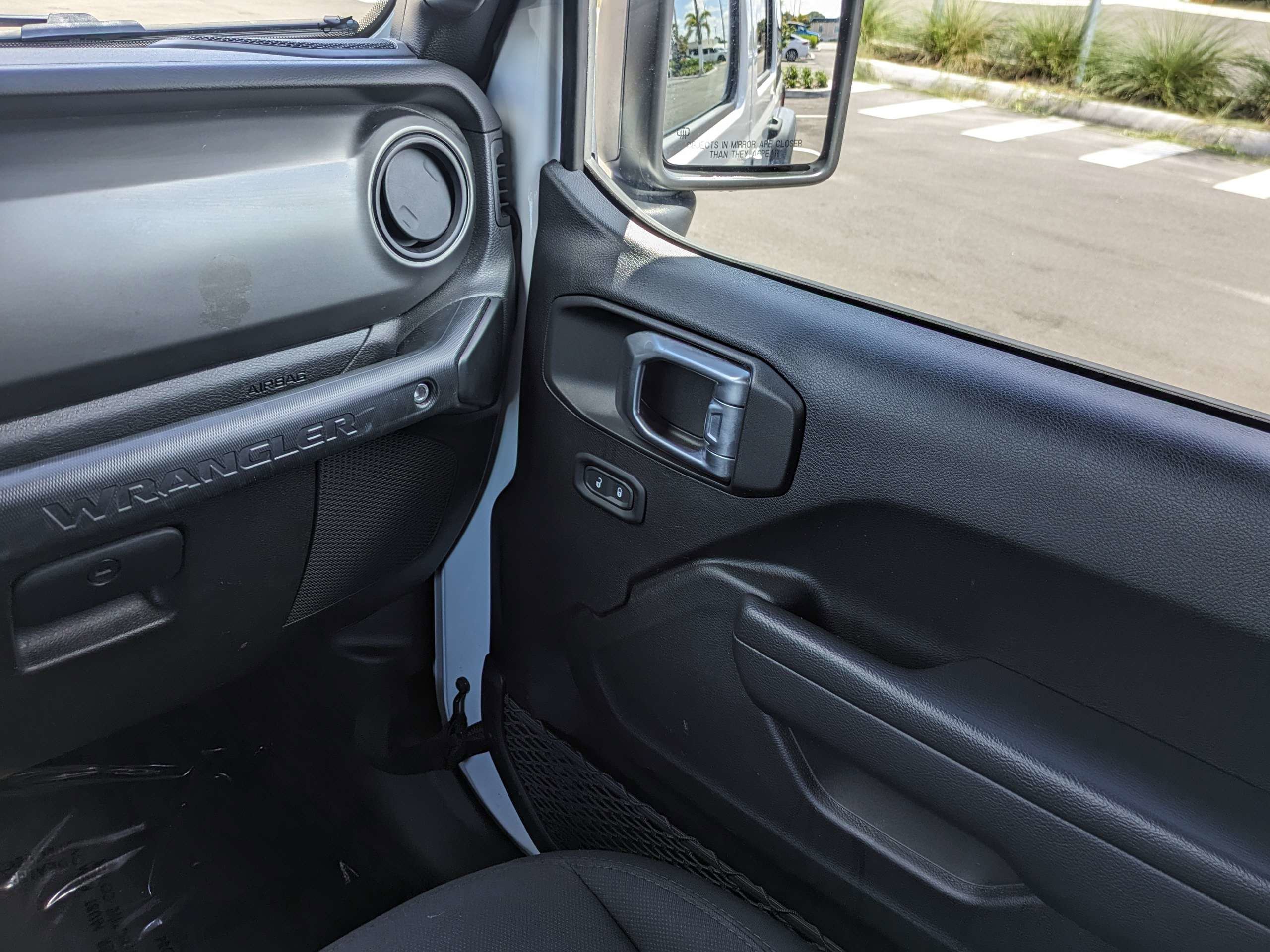 Used 2023 White Jeep Sport S image 17