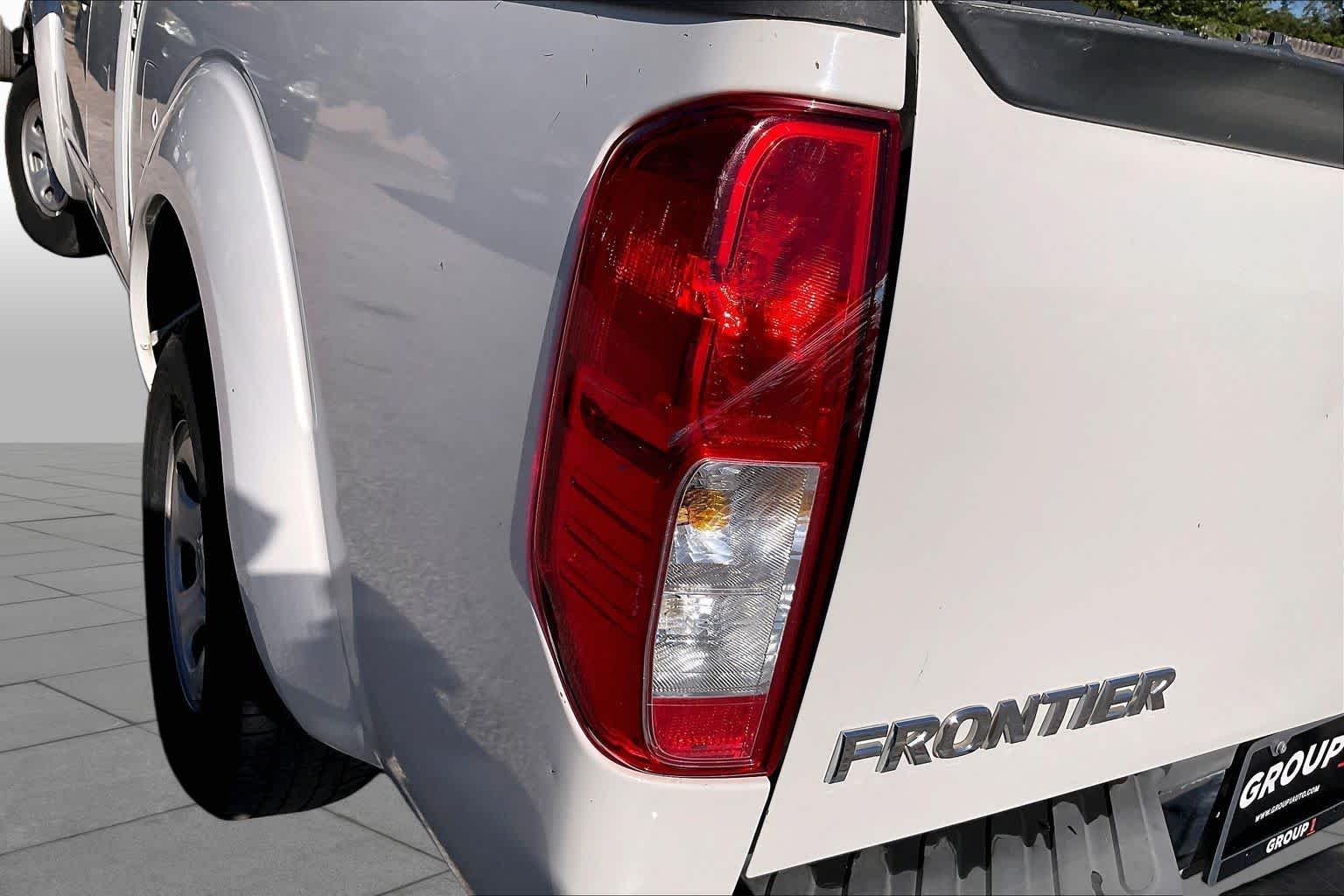 Used 2016 Glacier White Nissan S image 25