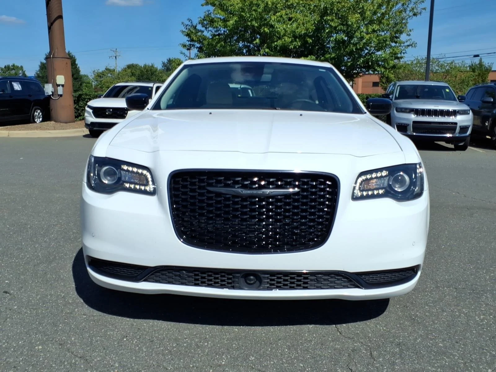 Used 2023 Bright White Clearcoat Chrysler Touring image 12