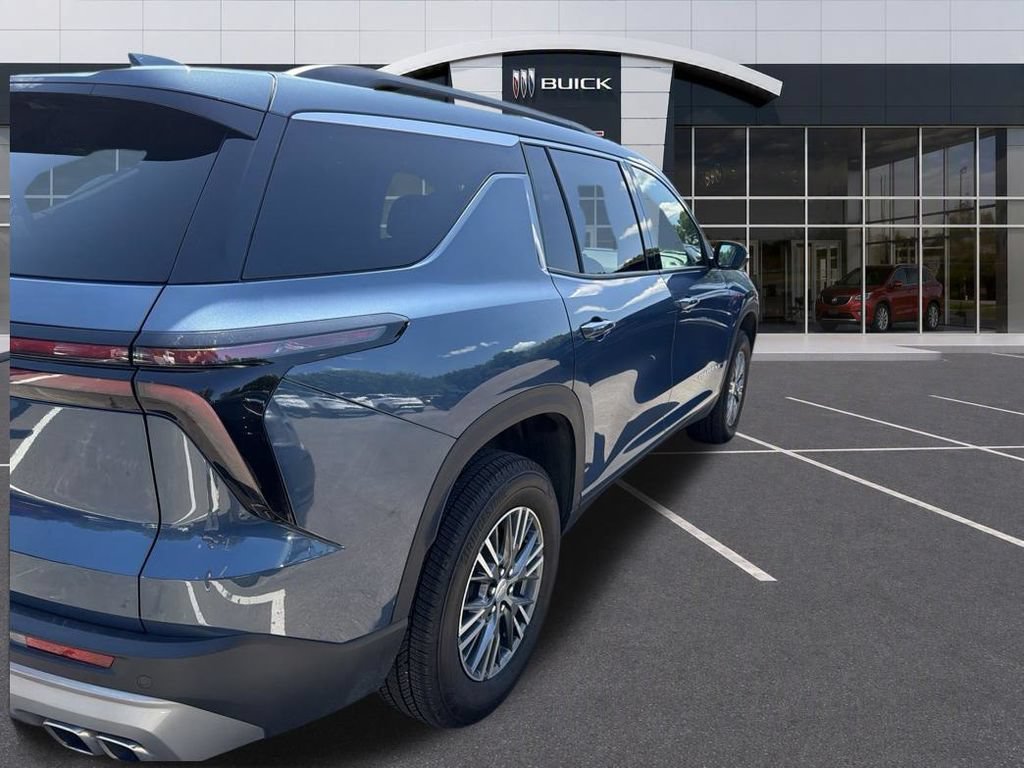 Used 2025 Lakeshore Blue Metallic Chevrolet LT image 7