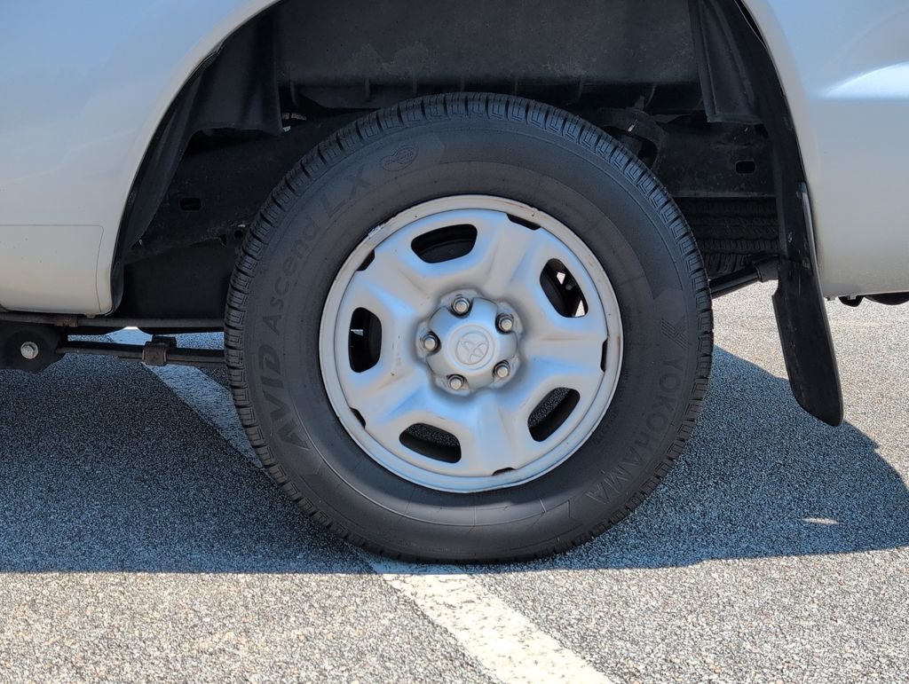 Used 2009 Silver Toyota Base image 7
