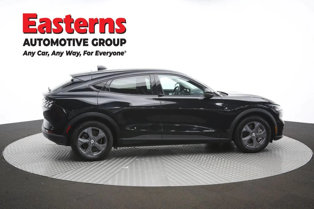 Used 2021 Black Ford Select image 42
