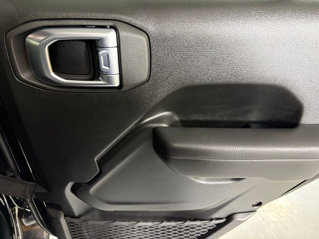 New 2026 Black Clearcoat Jeep Mojave image 15