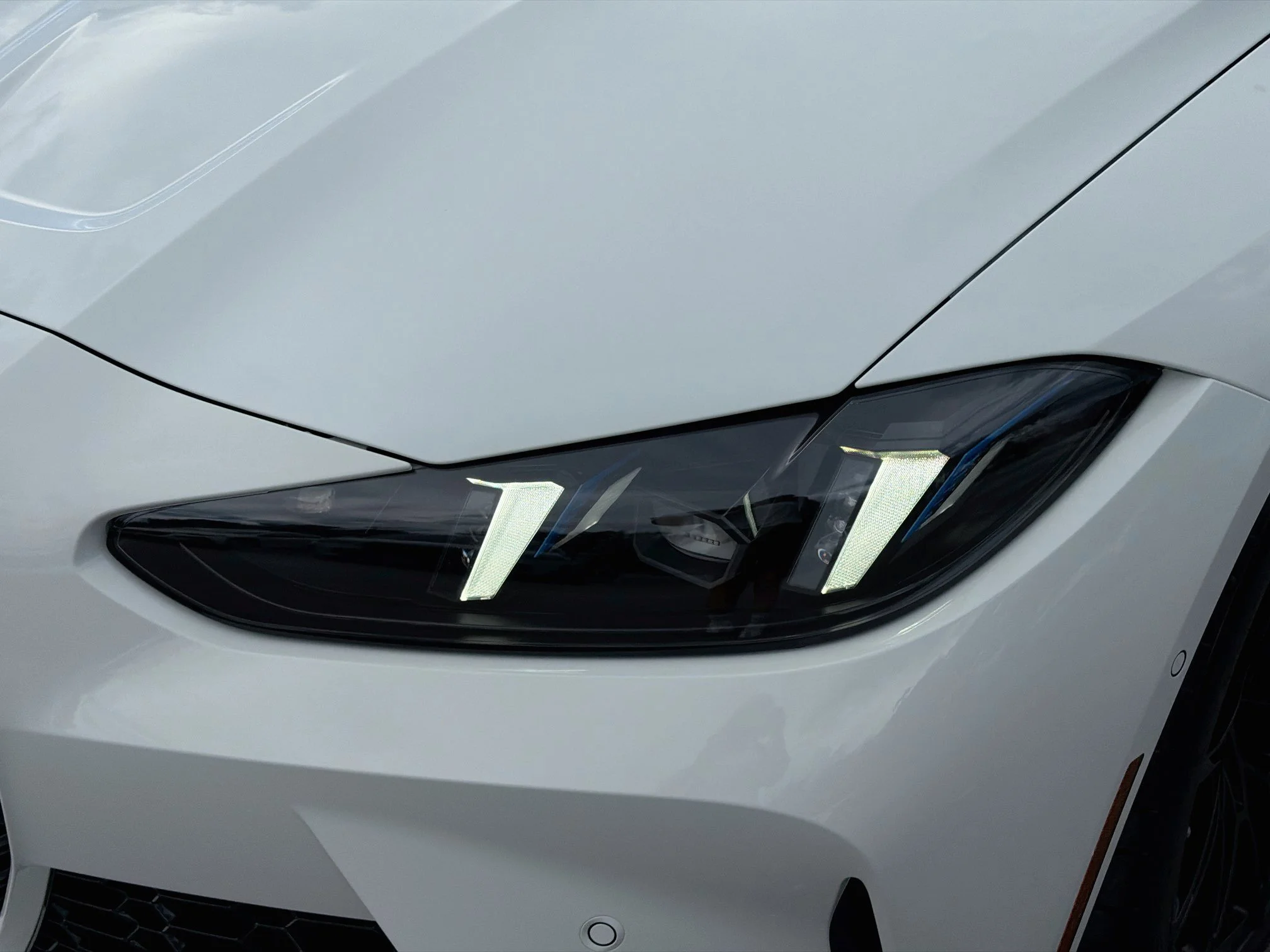 New 2027 Alpine White BMW Competition xDrive image 9