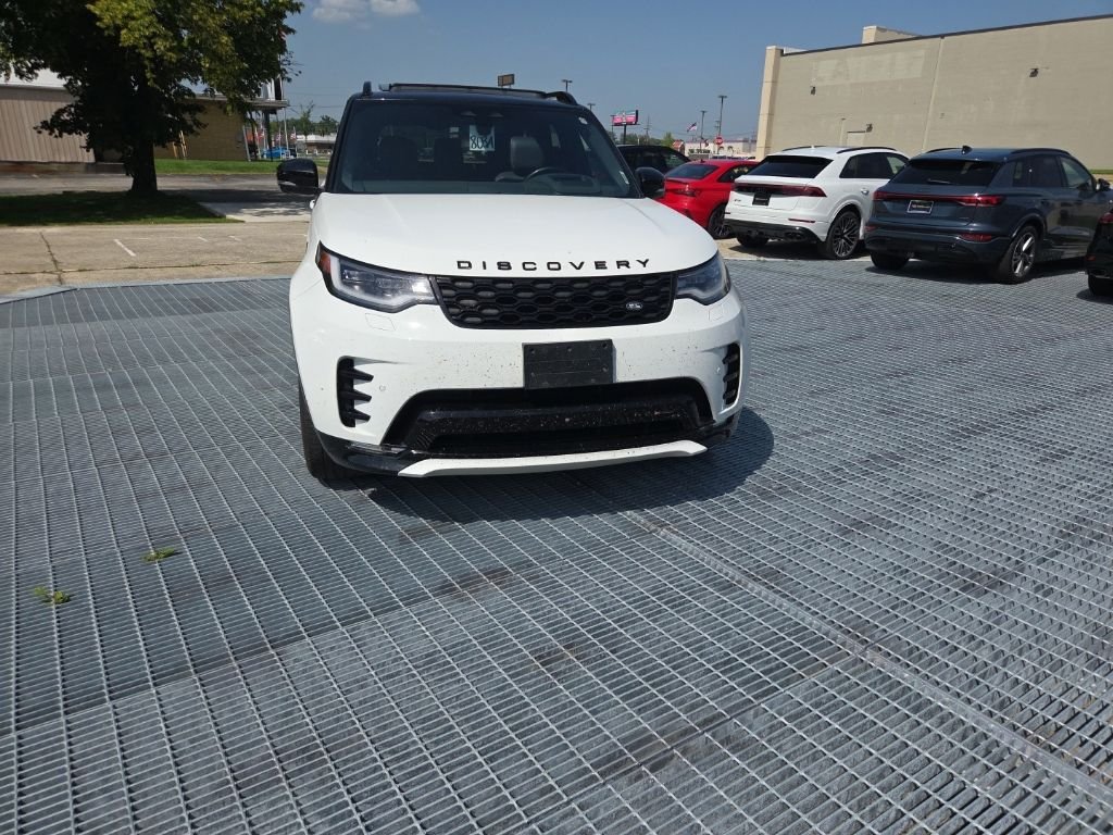Used 2023 Fuji White Land Rover S R-Dynamic image 6