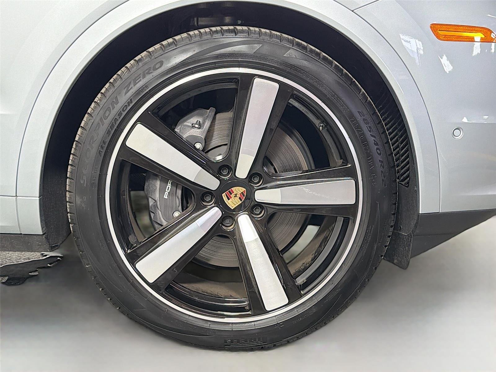 Certified Used 2025 Dolomite Silver Metallic Porsche Coupé image 14