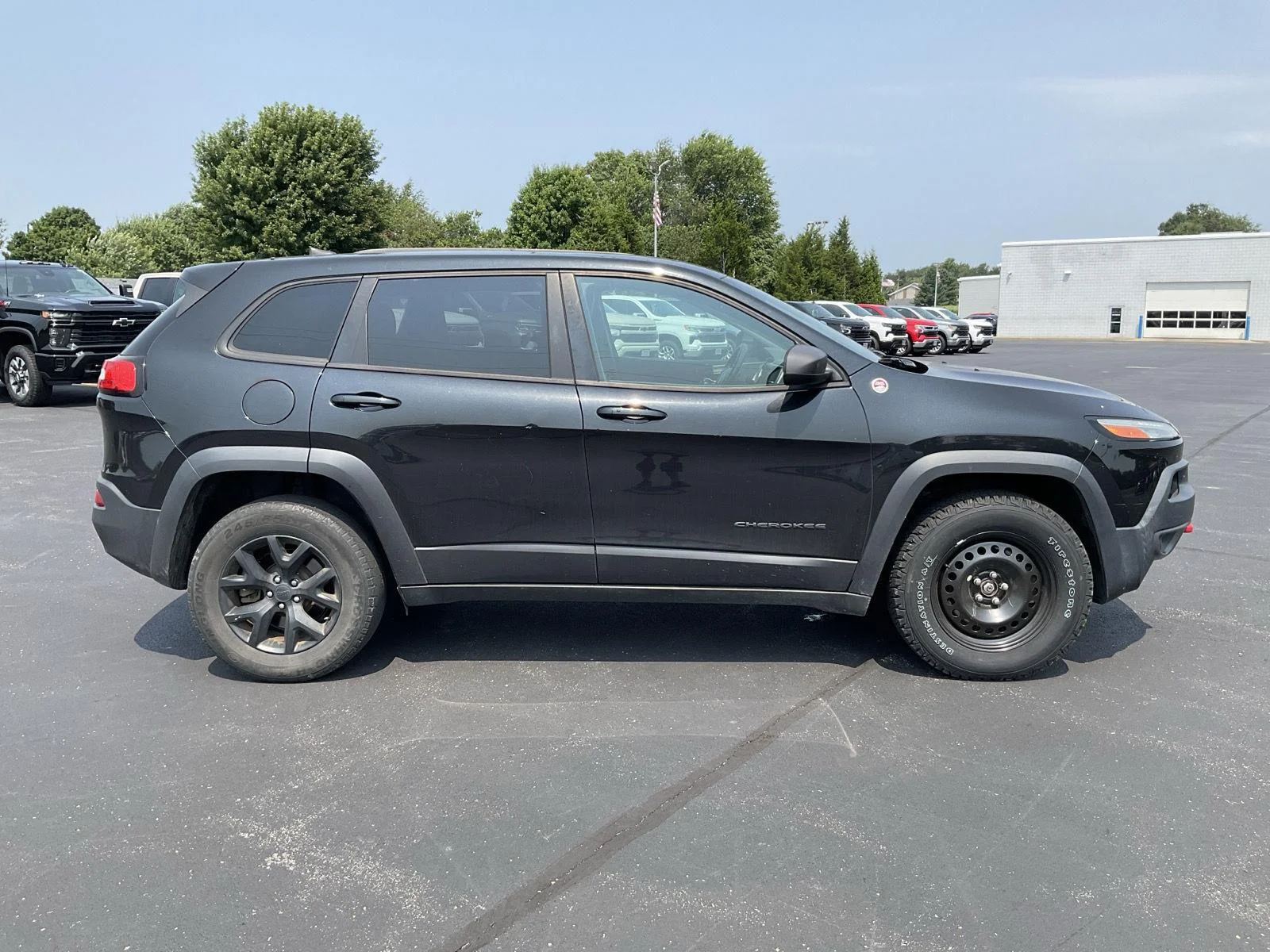Used 2016 Brilliant Black Crystal Pearlcoat Jeep Trailhawk image 5