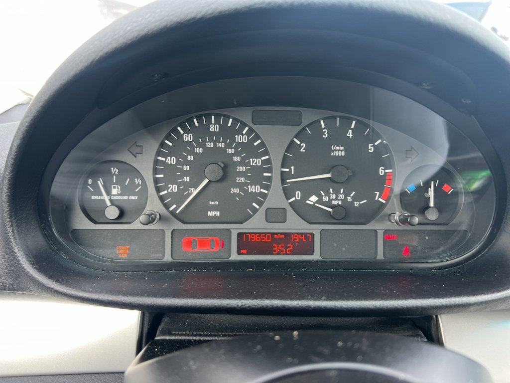 Used 2003 Alpine White BMW 325i image 6