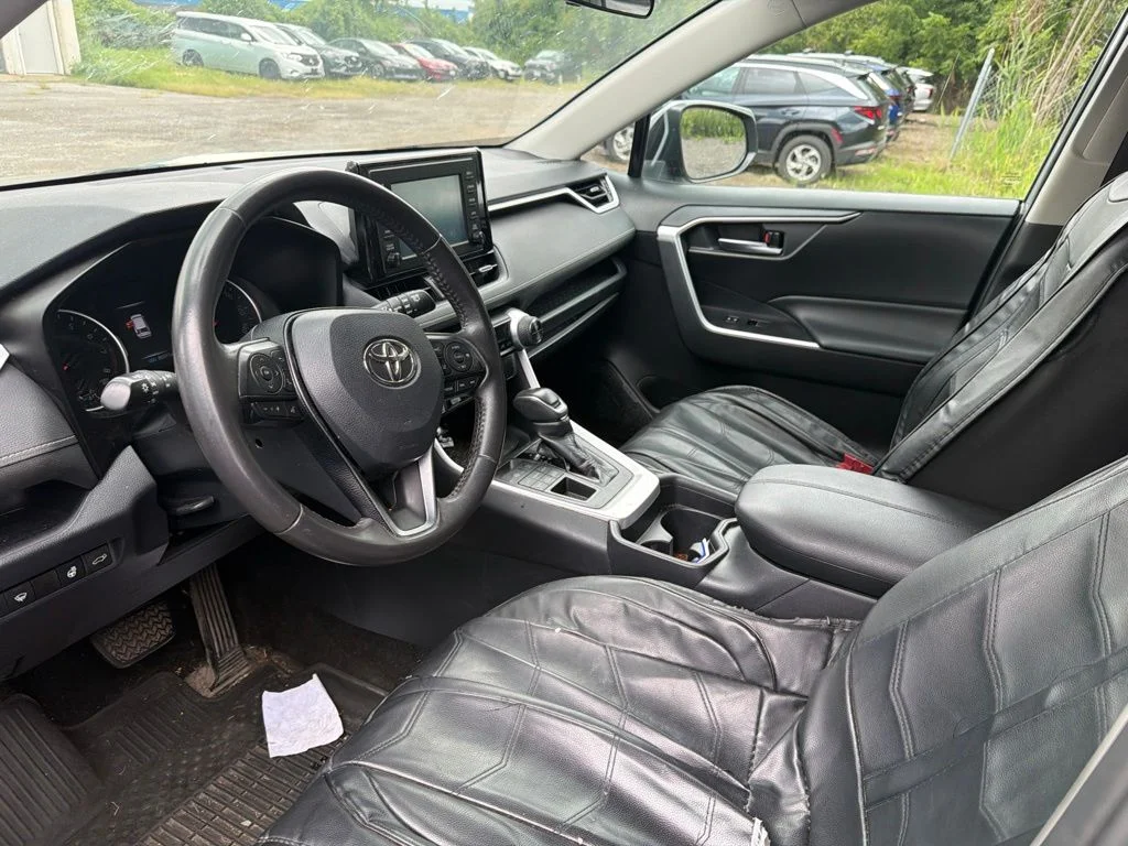 Used 2019 Black Toyota XLE Premium image 8