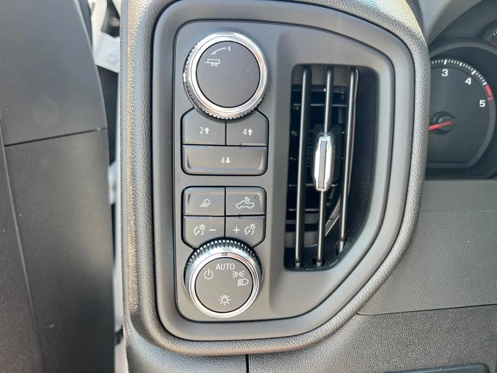 2025 GMC Sierra 2500HD Pro - Photo 11
