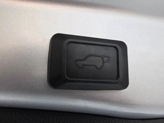 Used 2021 Silver Toyota XLE Premium image 13