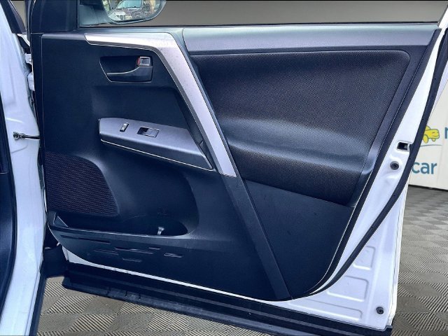 Used 2018 Super White Toyota LE image 19
