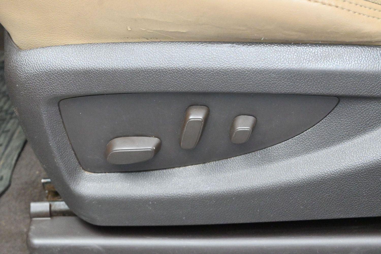 Used 2019 White Frost Tricoat GMC Denali image 13