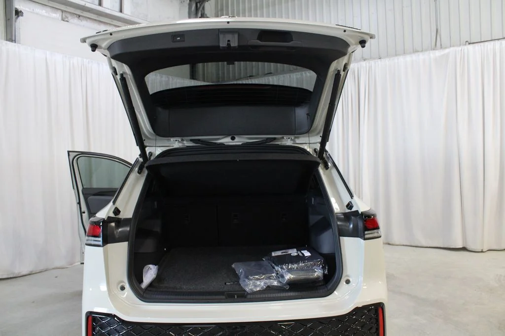 New 2026 Beige Volkswagen 2.0T SE R-Line Black image 31