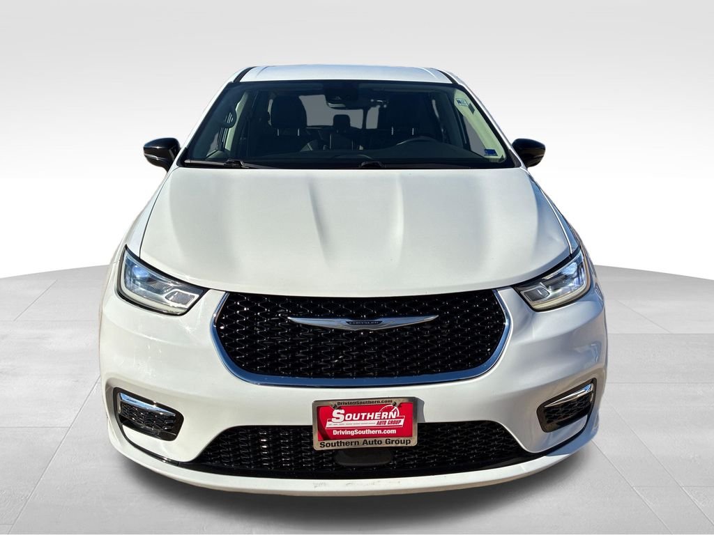 Used 2024 White Chrysler Touring L image 9