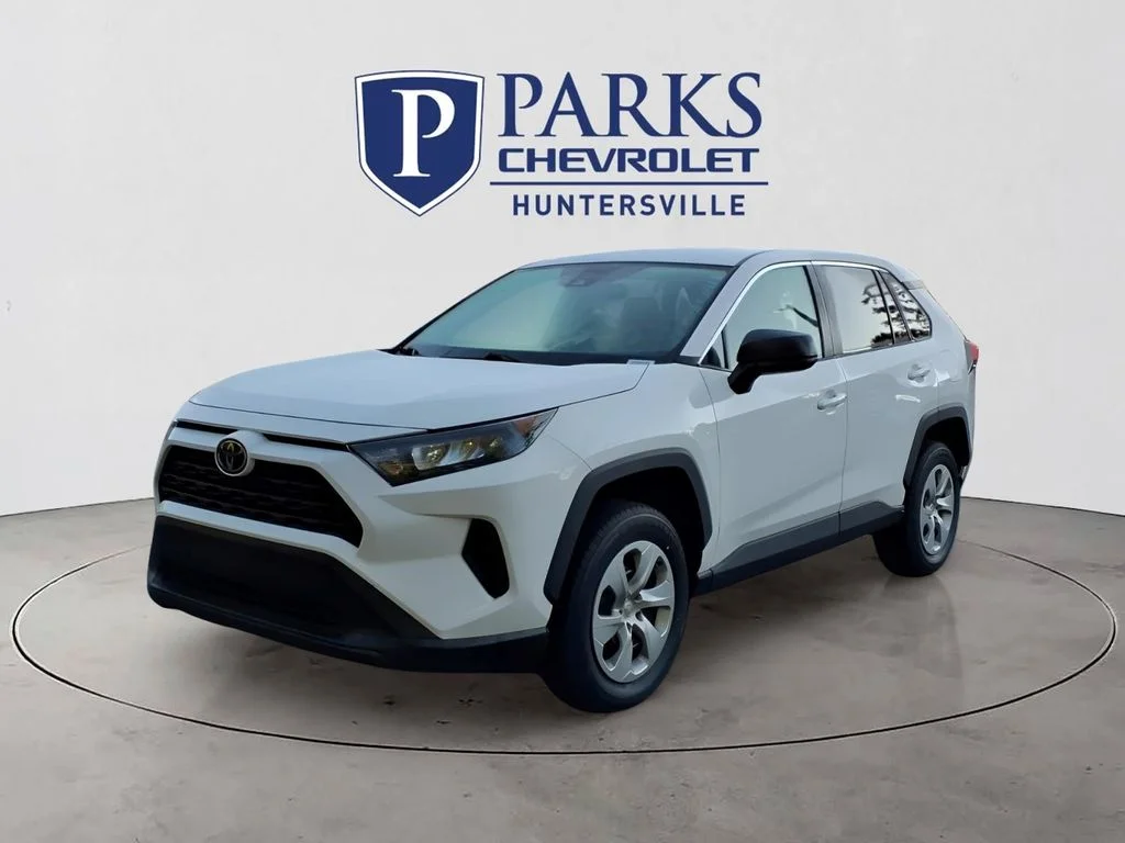 Used 2022 White Toyota LE image 26