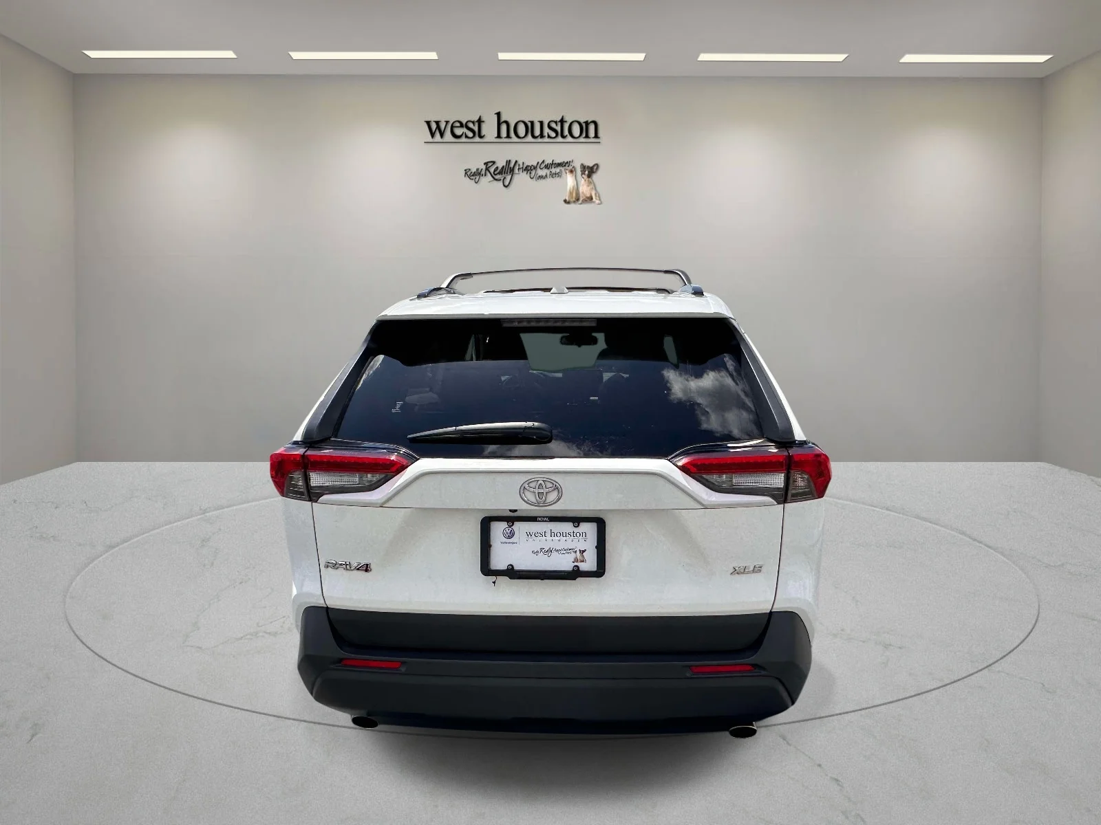 Used 2019 White Toyota XLE image 7