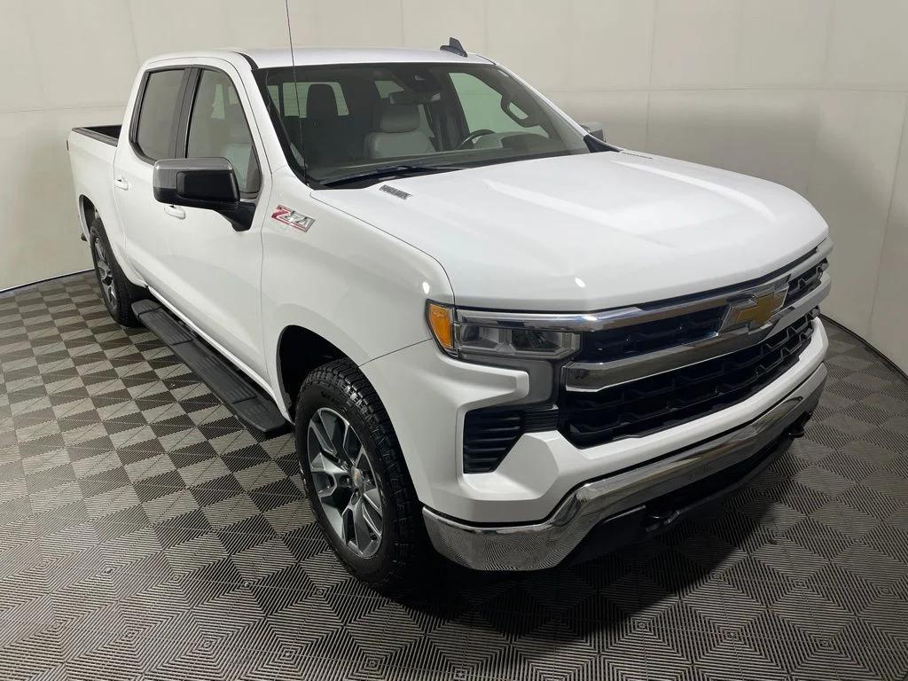 Used 2024 Summit White Chevrolet LT image 1