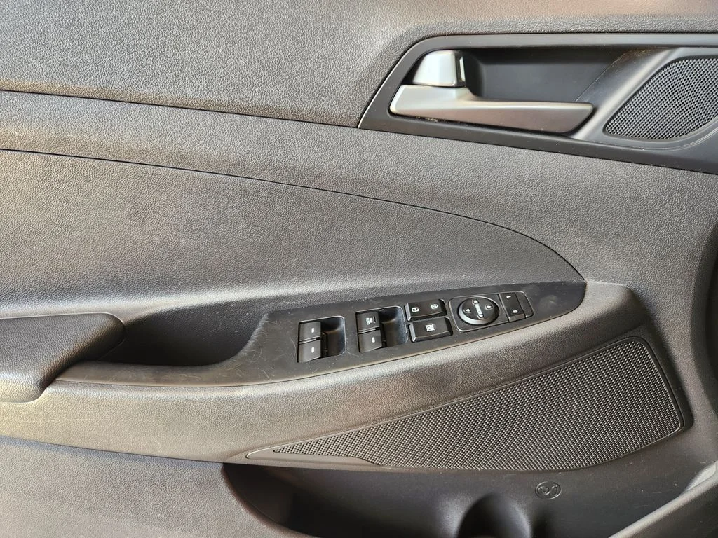 Used 2016 Ash Black Hyundai SE image 24