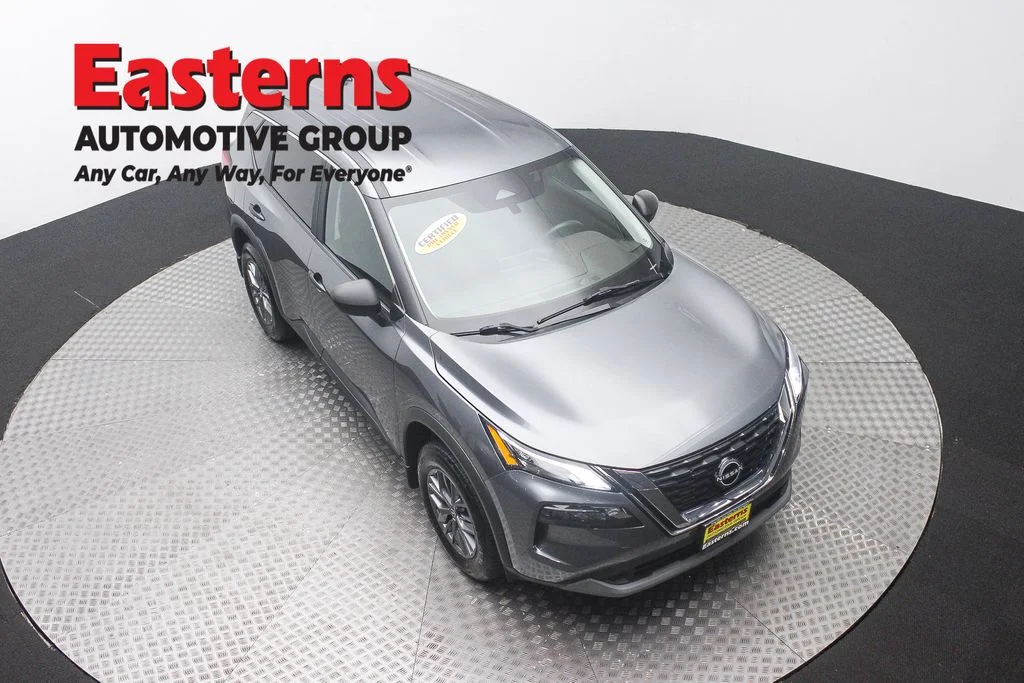 Used 2023 Gray Nissan S image 3