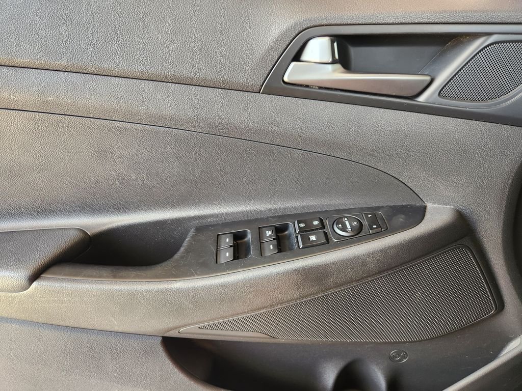 Used 2016 Ash Black Hyundai SE image 24