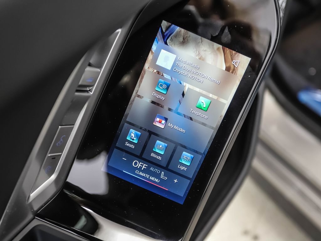Used 2025 Gray Metallic BMW 760i xDrive image 21