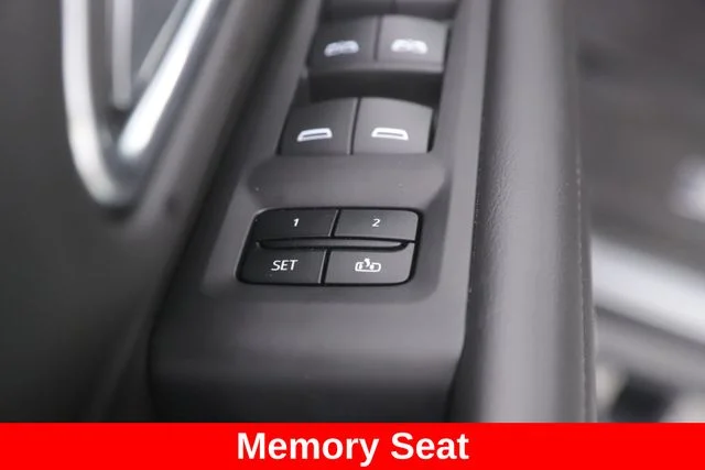 Used 2024 Silver Chevrolet Z71 image 20