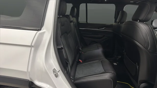 New 2026 Bright White Clear-Coat Exterior Paint Jeep Altitude image 23