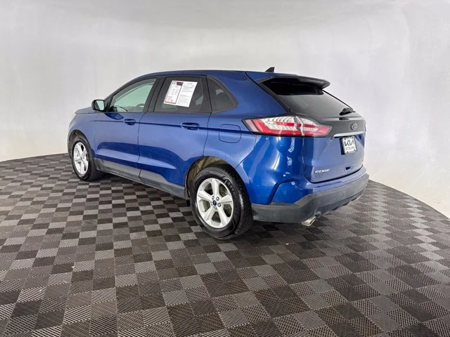 Used 2020 Blue Ford SE image 11