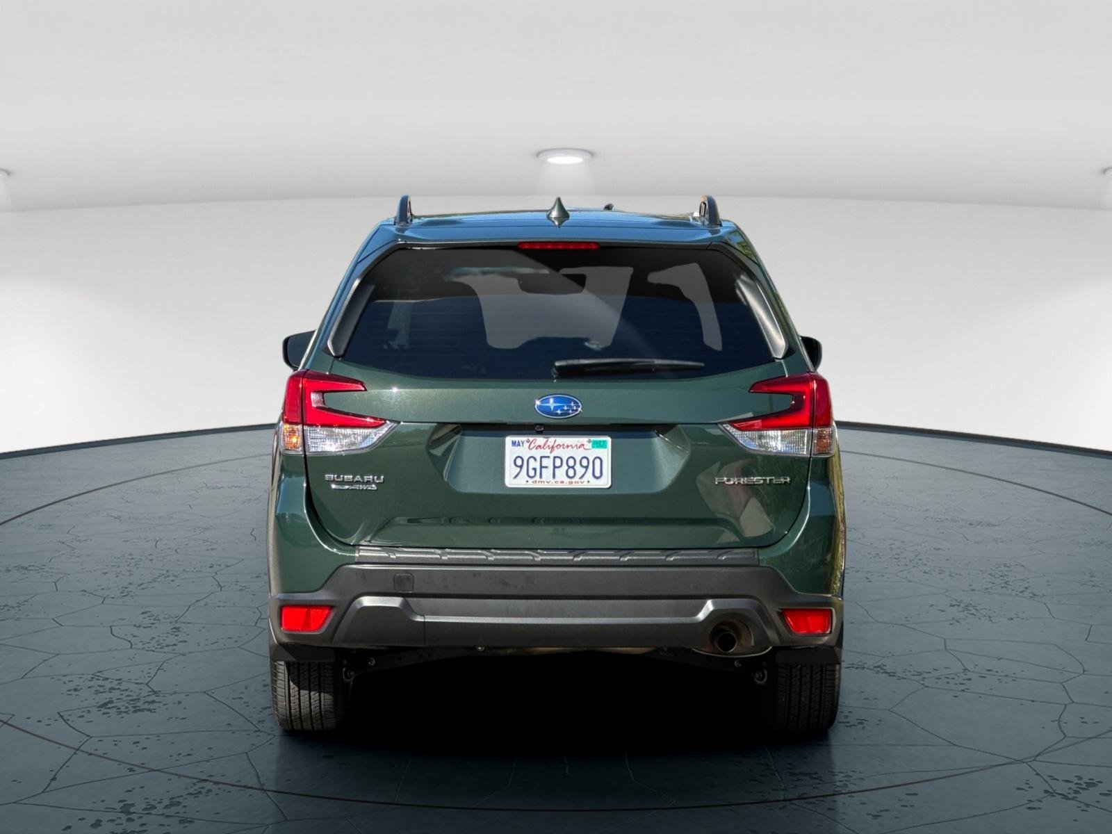 Used 2023 Green Subaru Premium 4D Sport Utility image 5