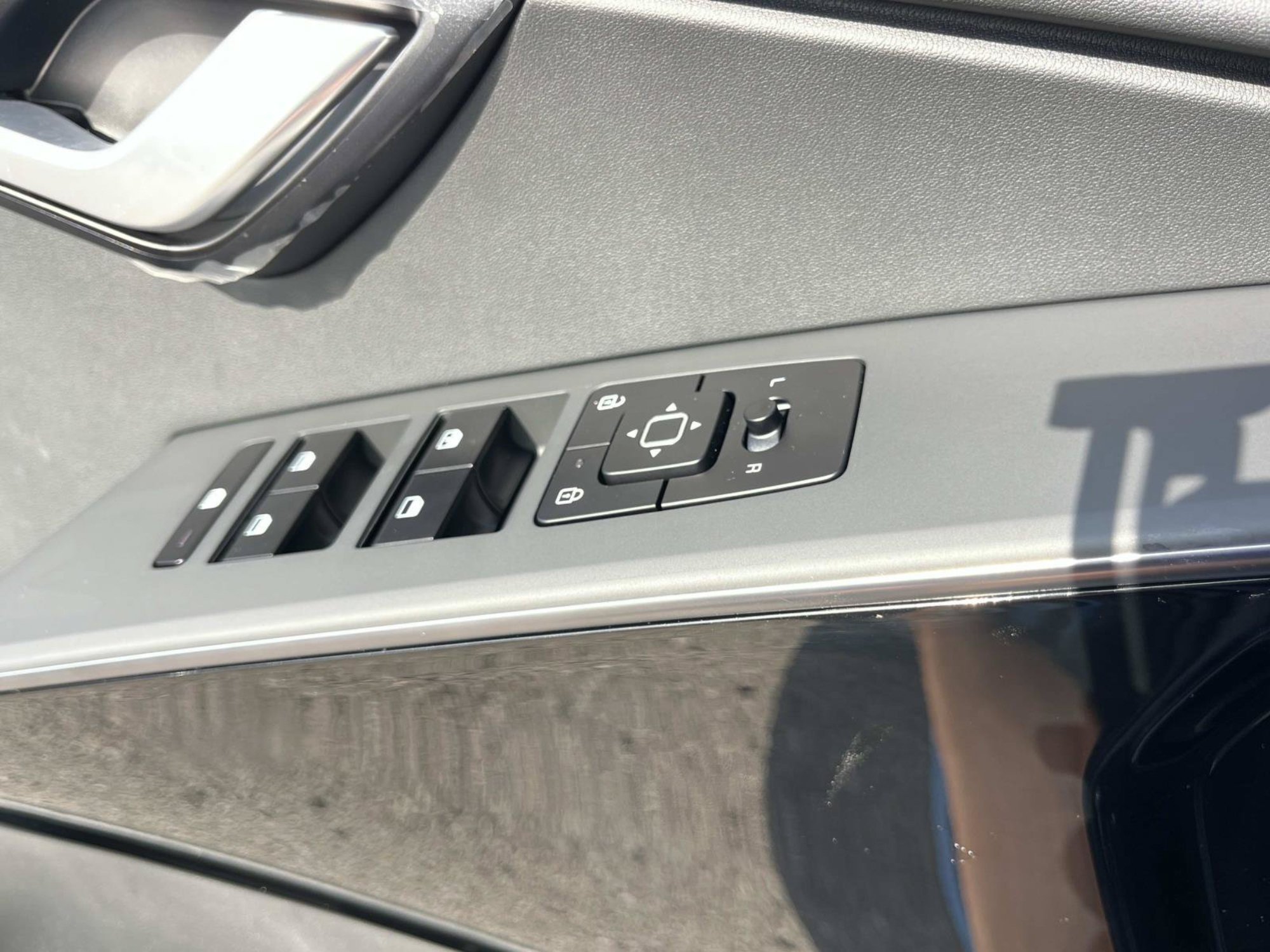 New 2026 Mineral Blue Kia EX image 22