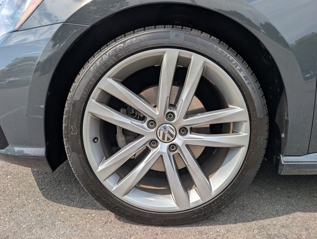 Used 2017 Gray Volkswagen 1.8T R-Line image 12