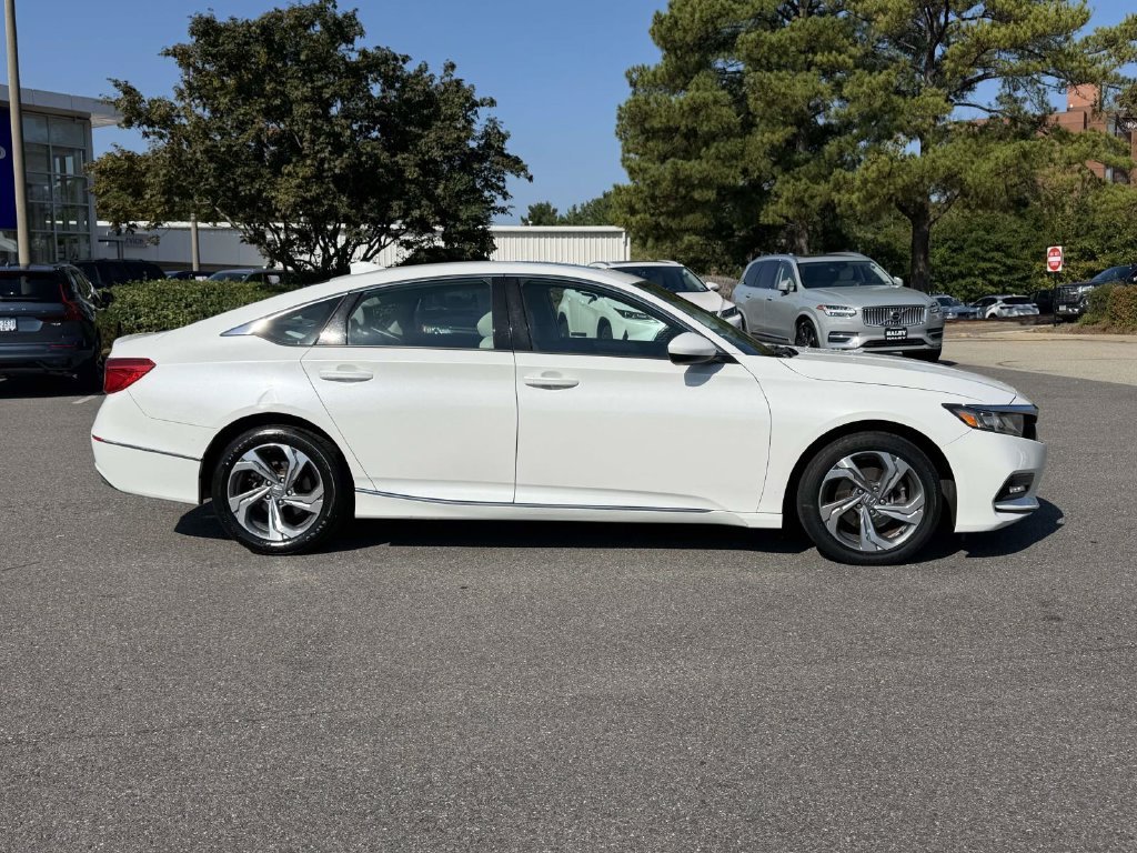 Used 2018 White Honda EX image 18