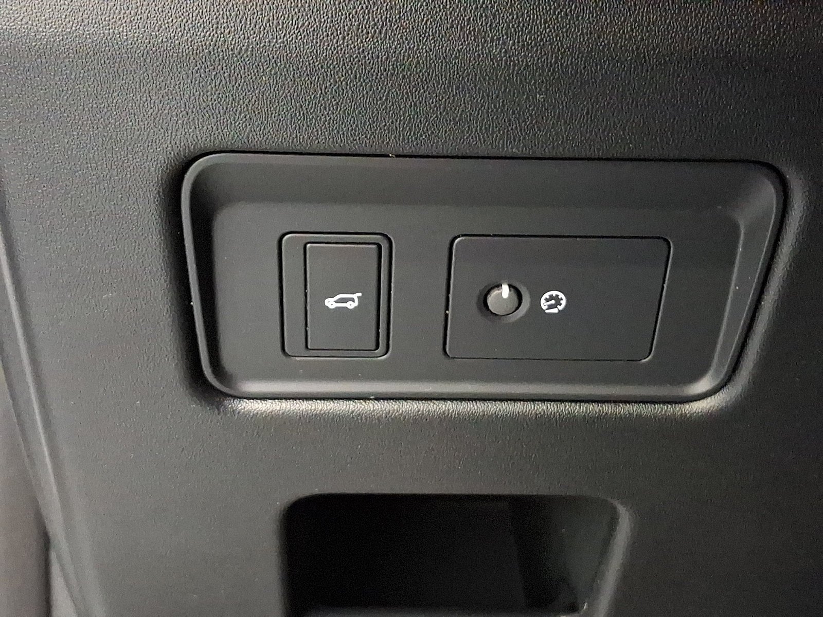 Certified Used 2025 Fuji White Land Rover  image 29
