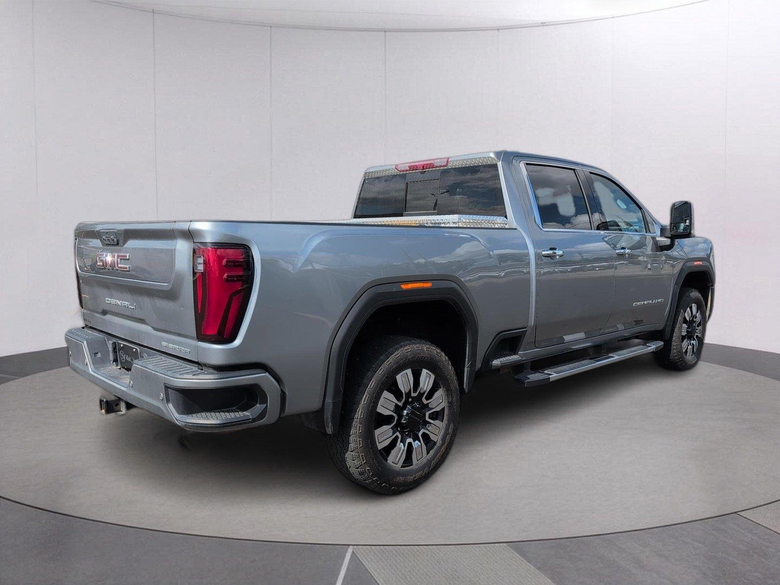 Used 2025 Sterling Metallic GMC Denali image 5
