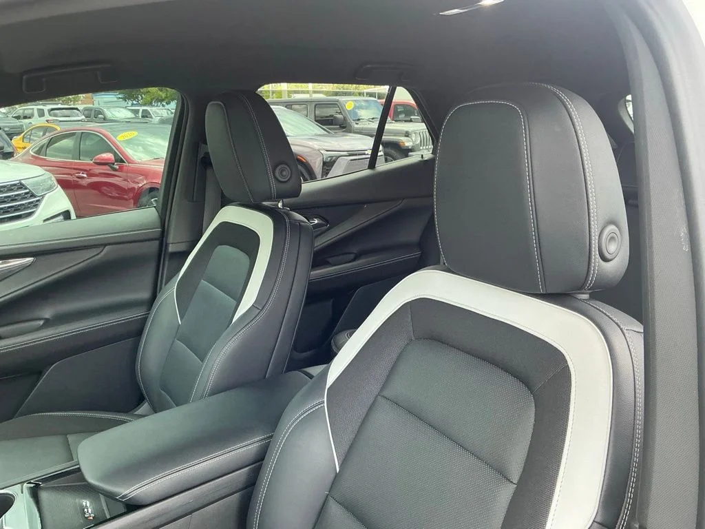 Used 2024 White Chevrolet LT image 29