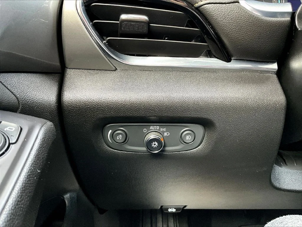 Used 2020 Gray Chevrolet LT image 17