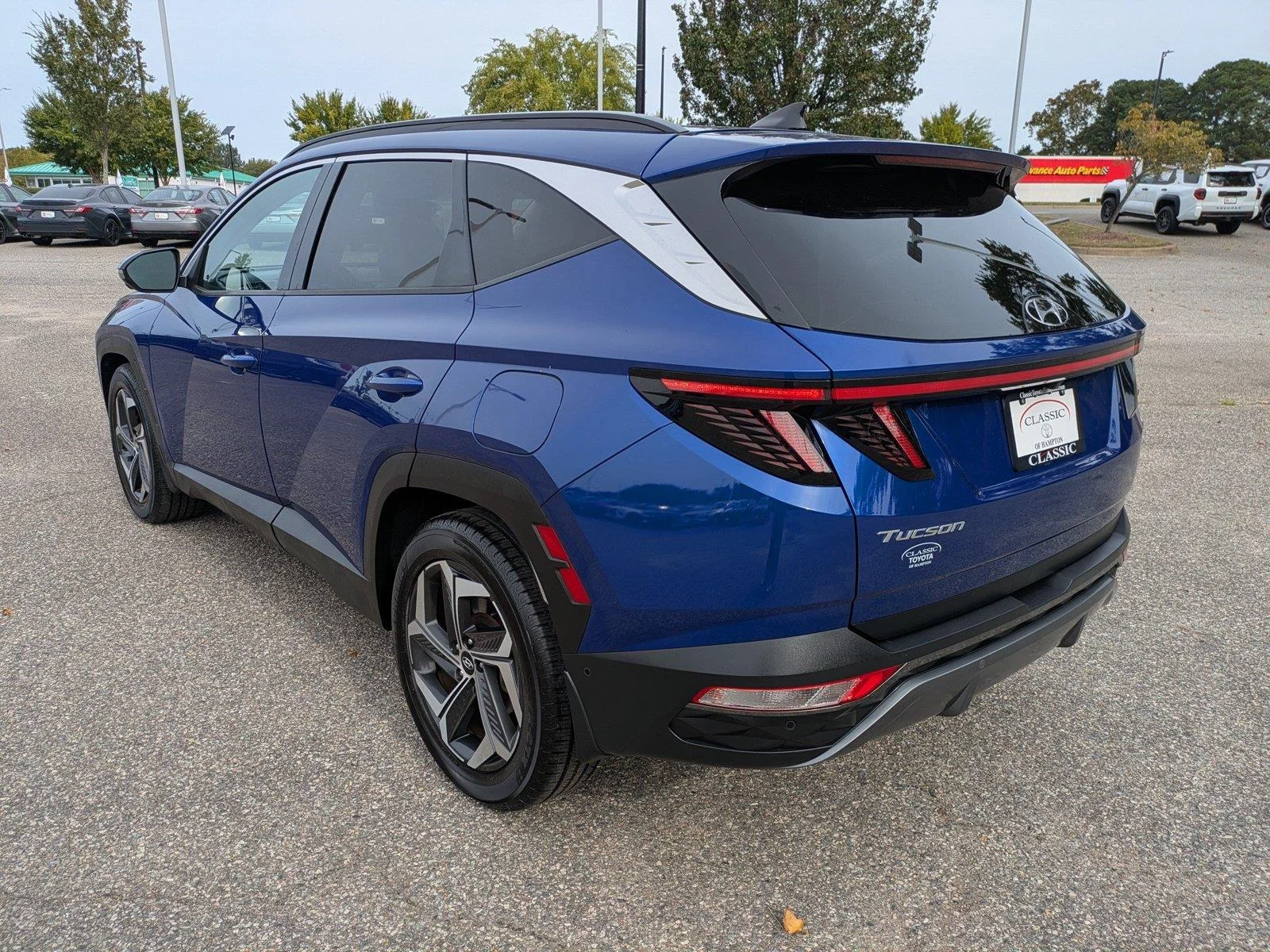 Used 2022 Intense Blue Hyundai Limited image 6