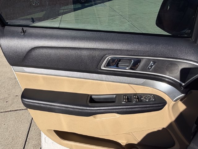 Used 2016 White Platinum Clearcoat Metallic Ford XLT image 35