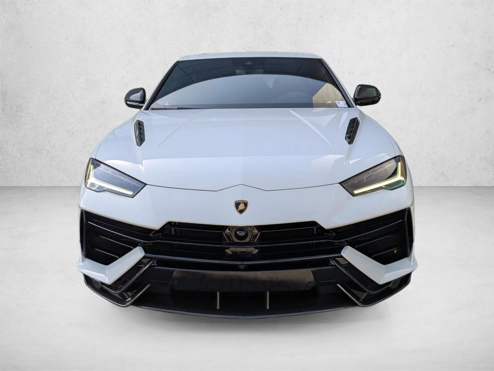 Used 2023 White Lamborghini Performante image 2