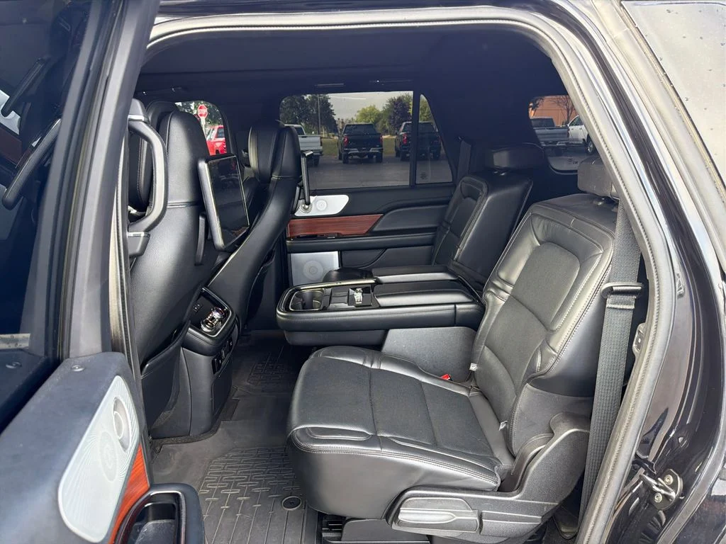 Used 2019 Black Metallic Lincoln Reserve image 21