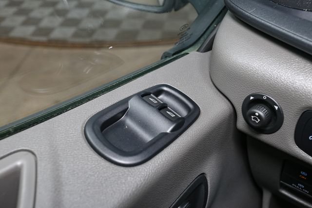 Used 2025  Ford Base image 28