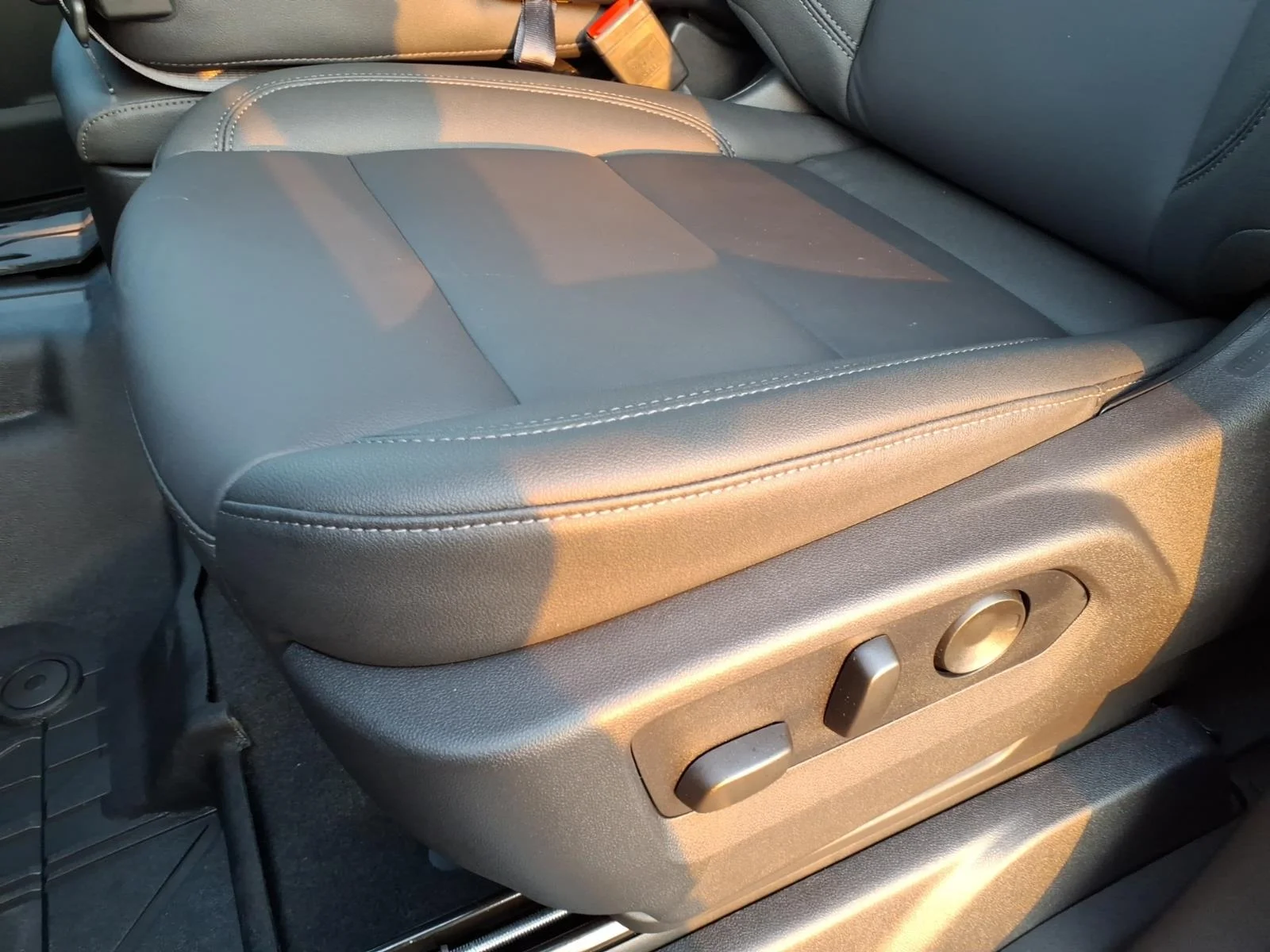 2026 Chevrolet Silverado 1500 LT - Photo 9